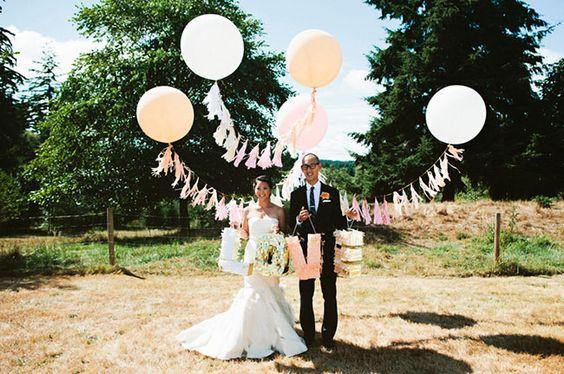How to Use Giant Balloons in Your Wedding Decorations - Bickiboo Designs